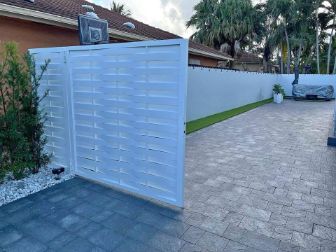 cape coral florida custom vinyl fence keeping property secure and looking nice