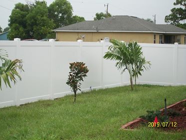 white vinyl fence installed on cape coral florida homeowner property